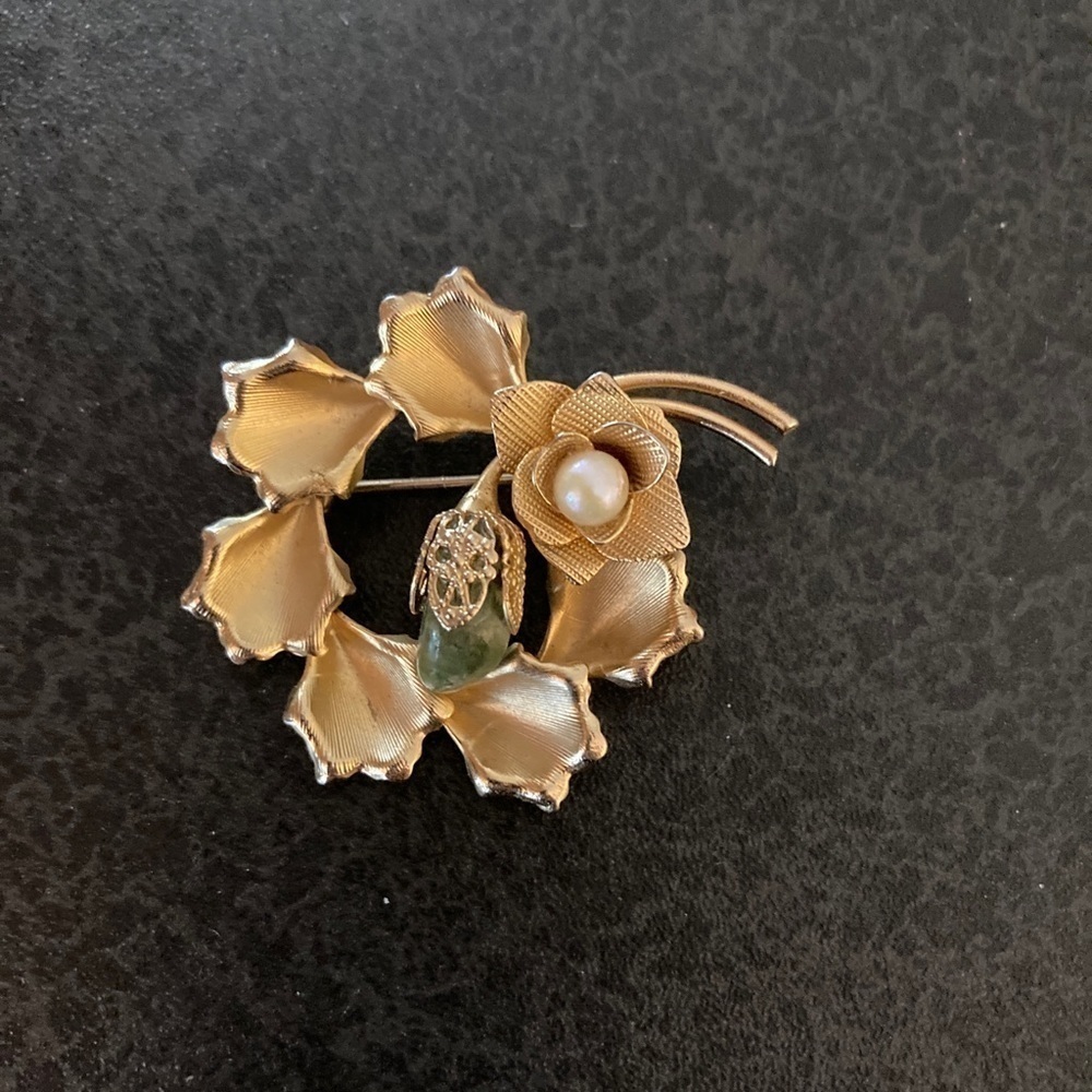 Vintage Brushed Gold Tone Brooch with Faux Pearl and Green Stone